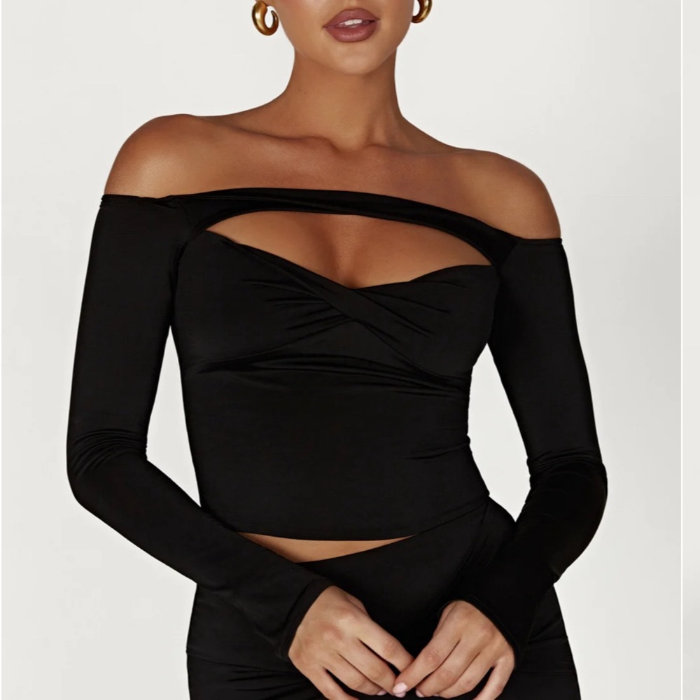 Never worn- Off Shoulder Long Sleeve Top - Black